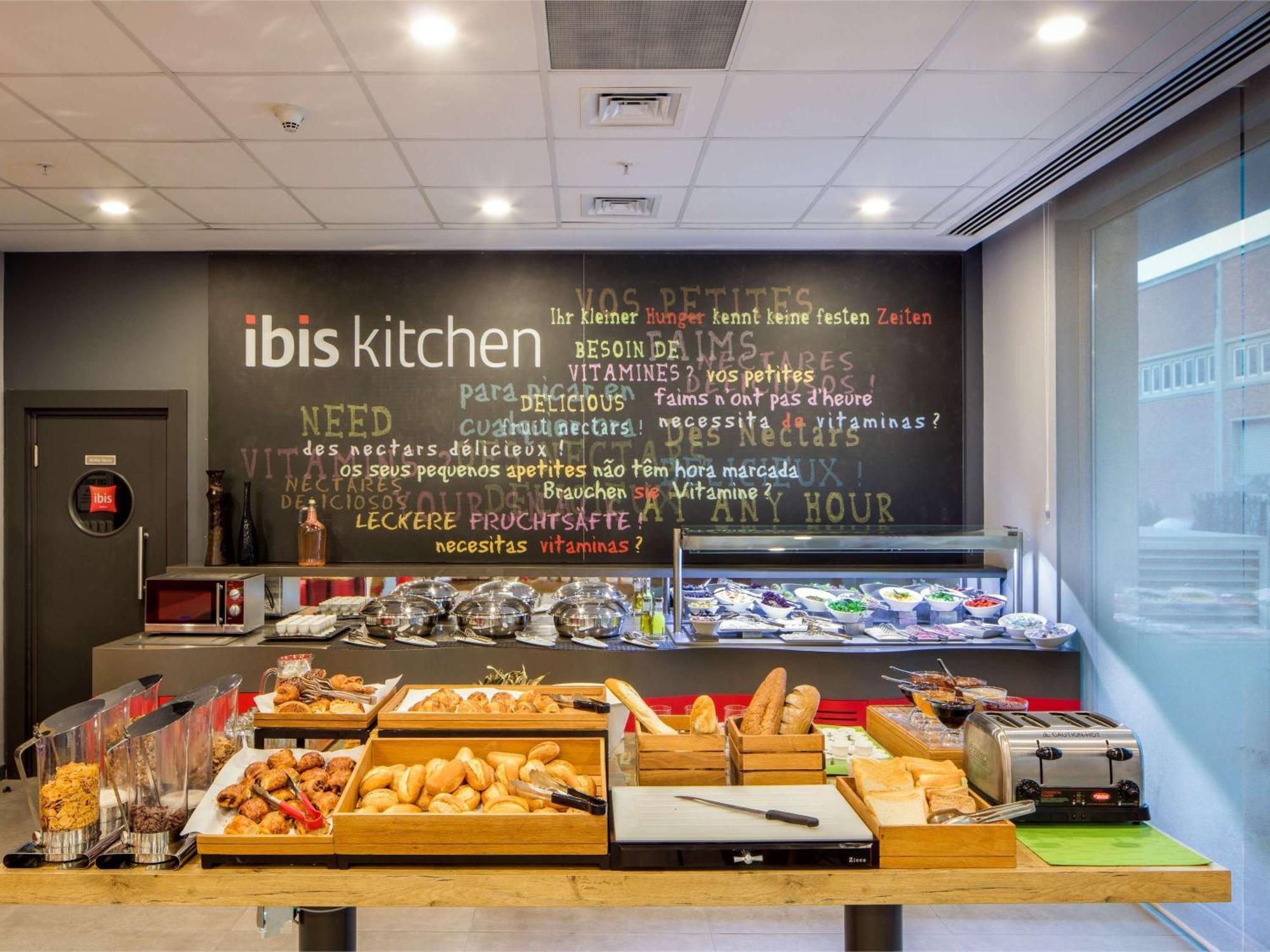 Hotel Ibis Istanbul West Exterior foto